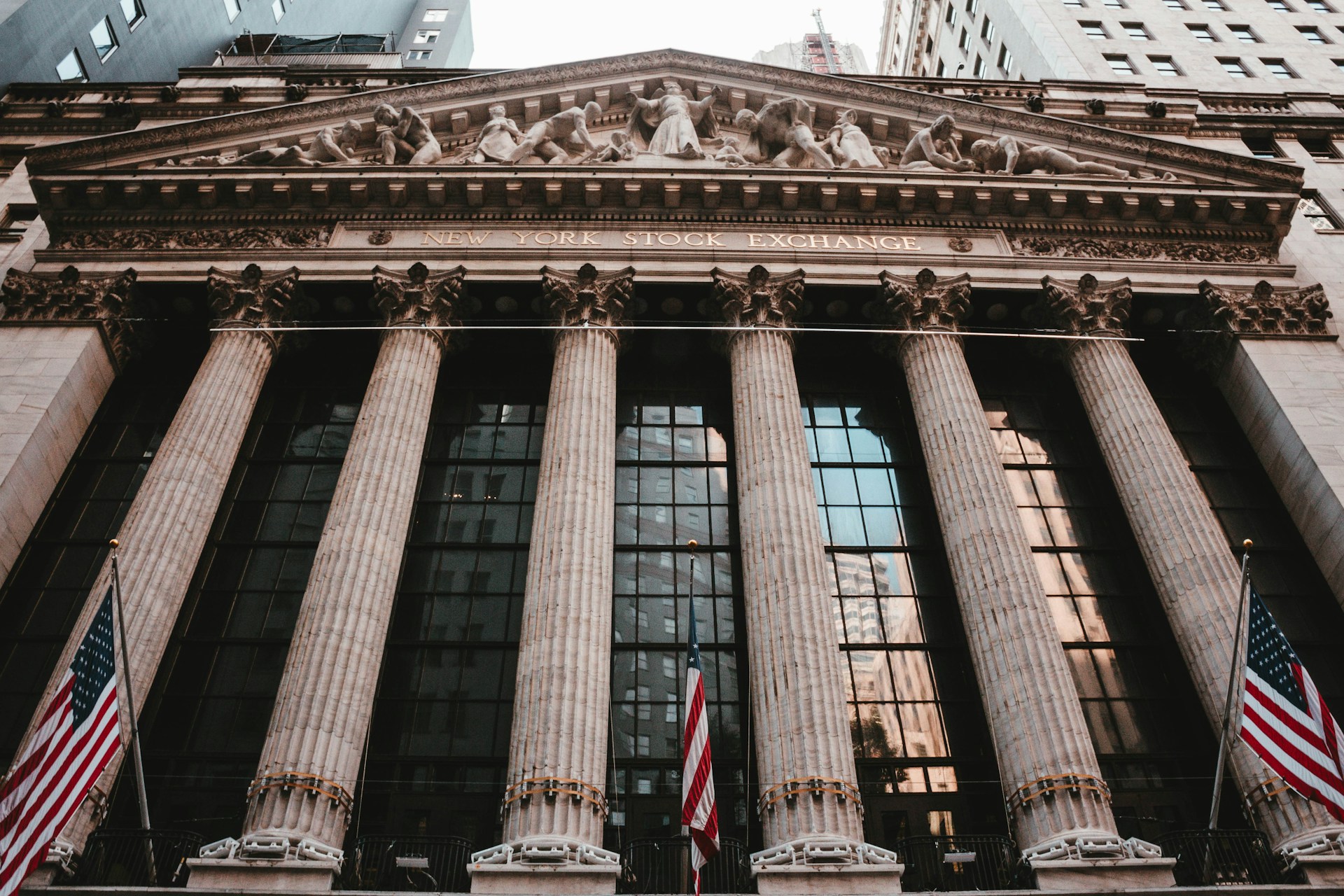 Grafico di Wall Street con andamenti dei principali indici azionari
