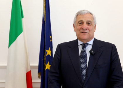 Antonio Tajani durante un incontro con Abbas Araghchi
