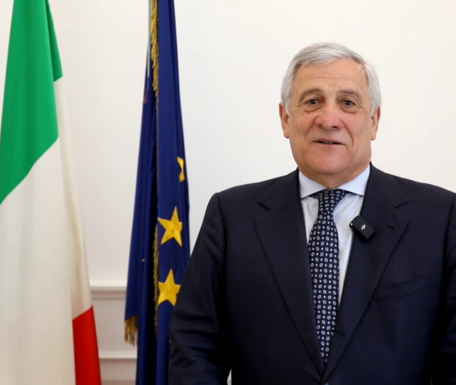 Antonio Tajani durante un incontro con Abbas Araghchi