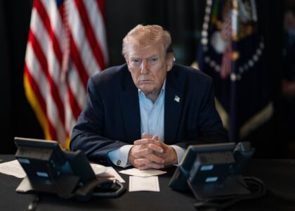 Trump annuncia dazi del 100% sui beni