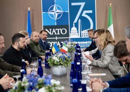 Giorgia Meloni incontra Volodymyr Zelensky al vertice NATO di Ankara