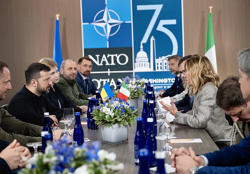 Giorgia Meloni incontra Volodymyr Zelensky al vertice NATO di Ankara