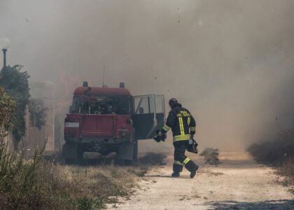 Incendio isola ecologica Novate Milanese