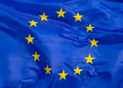 Logo di Google con sfondo europeo
