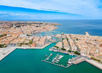 Sentinella Blu, barca confiscata trasformata in laboratorio galleggiante