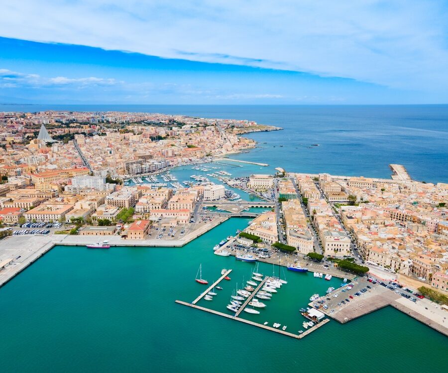Sentinella Blu, barca confiscata trasformata in laboratorio galleggiante