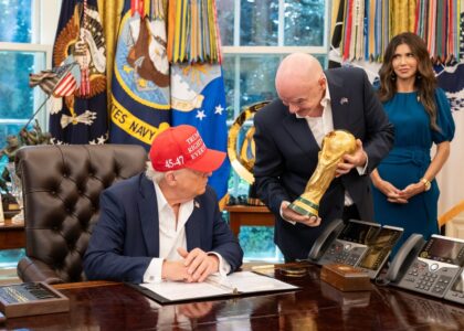 Eurodeputati avviano raccolta firme per inchiesta FIFA