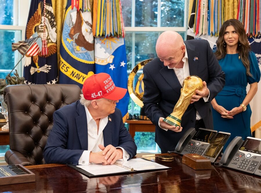 Eurodeputati avviano raccolta firme per inchiesta FIFA