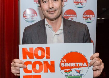 Nicola Fratoianni durante un'intervista