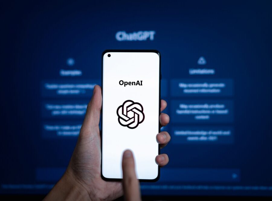 ChatGPT e smartphone a confronto