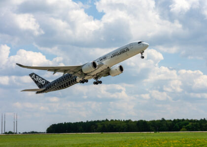 Airbus A350F in volo