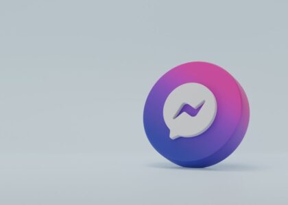 Screenshot dell'interfaccia di Google Messages con nuove funzionalità